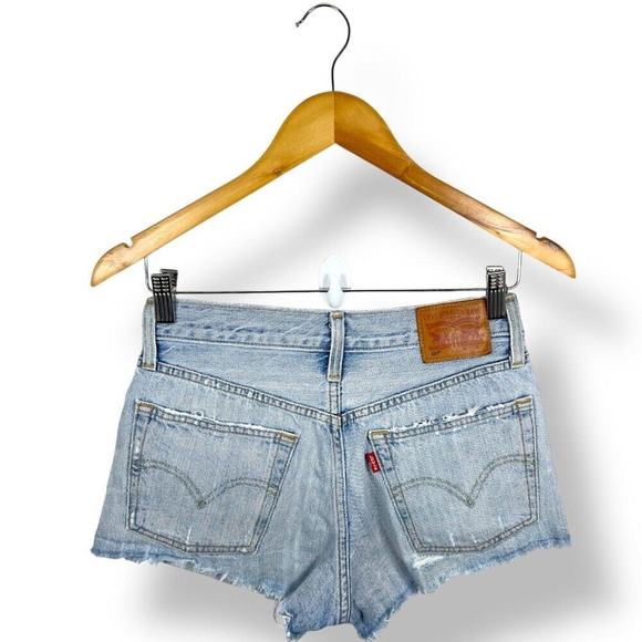 Levi's 501 Women's Light Wash Denim Cut Off High Waisted Jeans Shorts size W25 - Picture 2 of 6